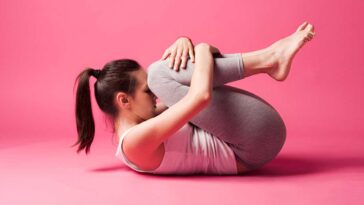 Wind relieving pose (Pawanmuktasana)